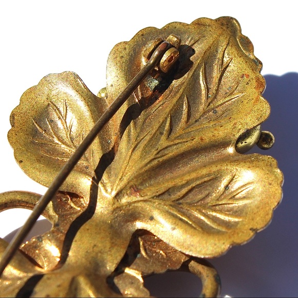 Antique Grape Cluster Brooch Gilt Brass Haskell Era - Picture 8 of 8